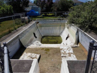 Liner replacement in pool